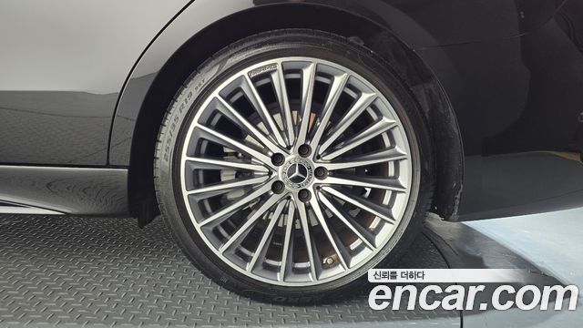 Mercedes-Benz C-Class 2024 — photo 7