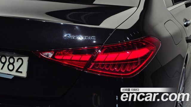 Mercedes-Benz C-Class 2024 — photo 9