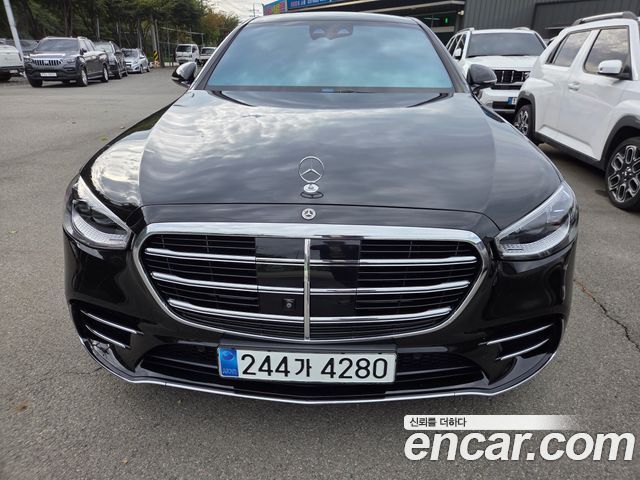 Mercedes-Benz S-Class 2023 — photo 1