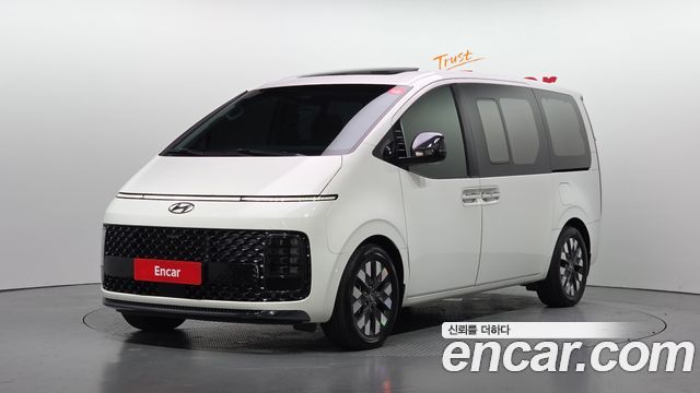 Hyundai Staria 2024 — photo 1