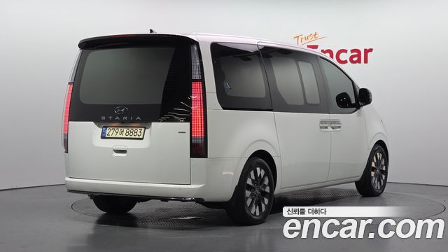 Hyundai Staria 2024 — photo 2