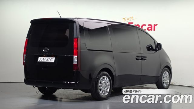 Hyundai Staria 2023 — photo 2
