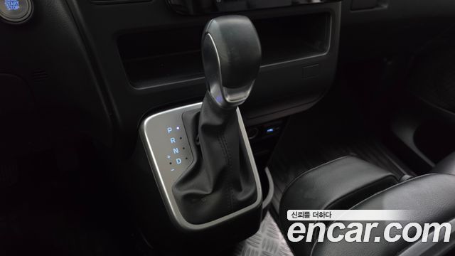 Hyundai Staria 2023 — photo 9