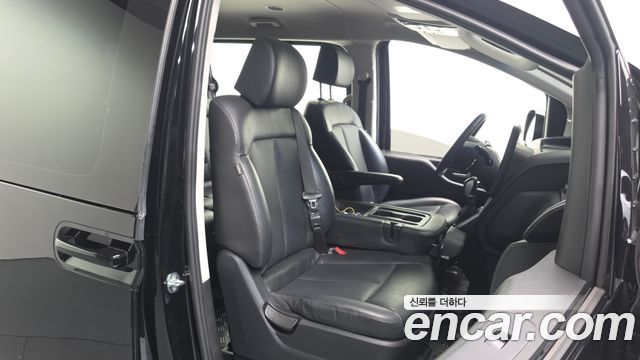 Hyundai Staria 2023 — photo 12