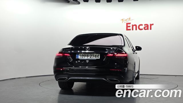 Mercedes-Benz E-Class 2023 — photo 4