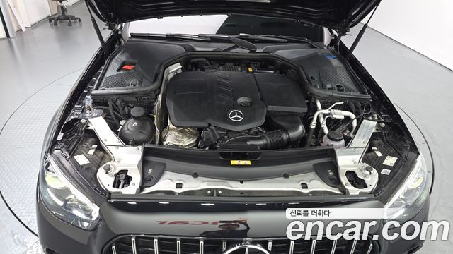 Mercedes-Benz E-Class 2023 — photo 6