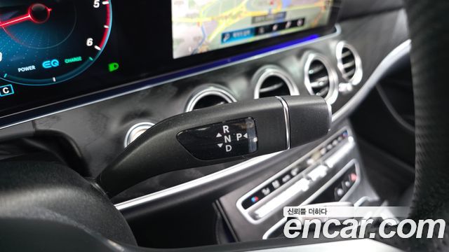 Mercedes-Benz E-Class 2023 — photo 9
