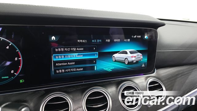 Mercedes-Benz E-Class 2023 — photo 15