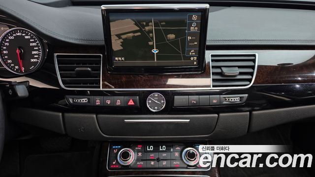 Audi A8 2015 — photo 14
