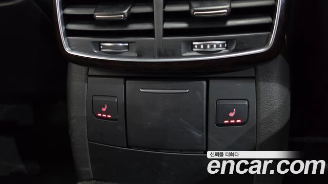 Audi A8 2015 — photo 18