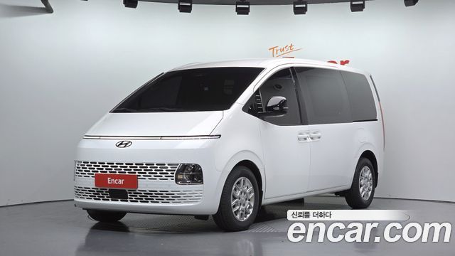 Hyundai Staria 2023 — photo 1
