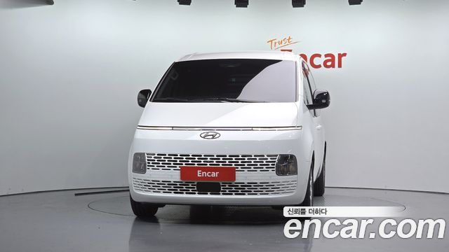 Hyundai Staria 2023 — photo 3