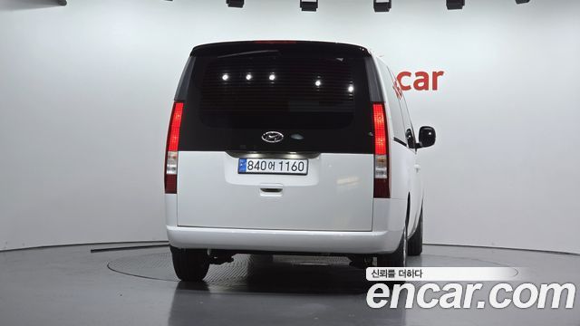 Hyundai Staria 2023 — photo 4