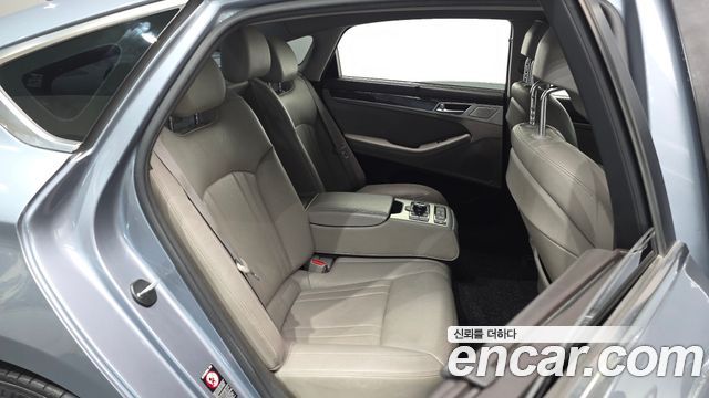 Genesis G80 2017 — photo 17