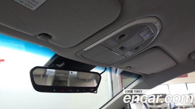 Genesis G80 2017 — photo 23