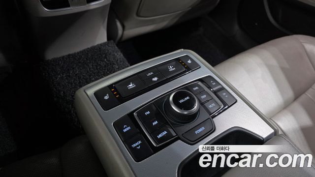 Genesis G80 2017 — photo 24