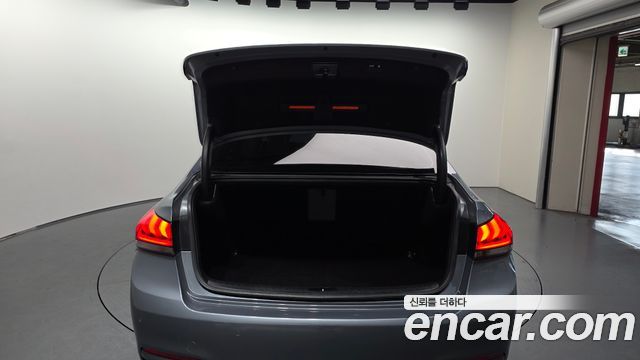 Genesis G80 2017 — photo 26