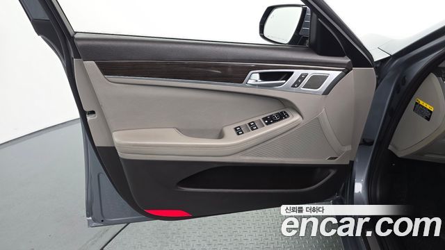 Genesis G80 2017 — photo 14