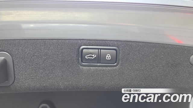 Genesis G80 2017 — photo 27