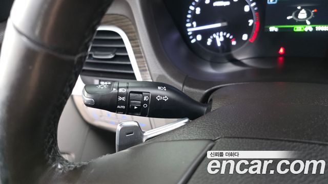 Genesis G80 2017 — photo 28