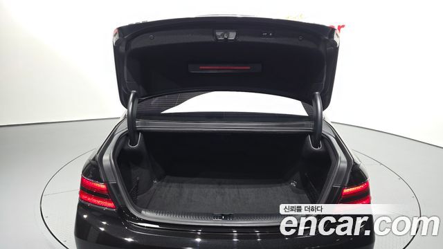 Genesis G90 2019 — photo 26