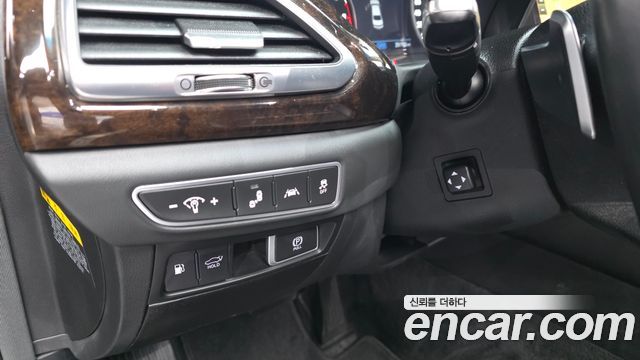 Genesis G90 2019 — photo 28