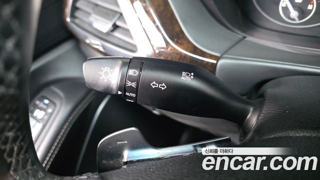 Genesis G90 2019 — photo 30