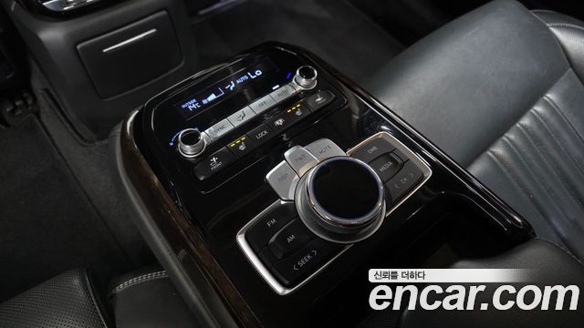 Genesis G90 2019 — photo 31