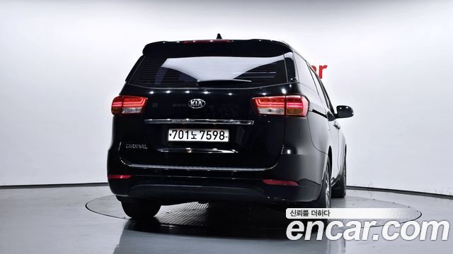 Kia Canival 2018 — photo 4