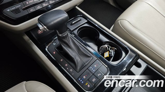 Kia Canival 2018 — photo 9