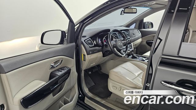 Kia Canival 2018 — photo 10