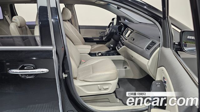 Kia Canival 2018 — photo 11
