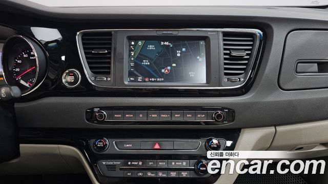 Kia Canival 2018 — photo 13