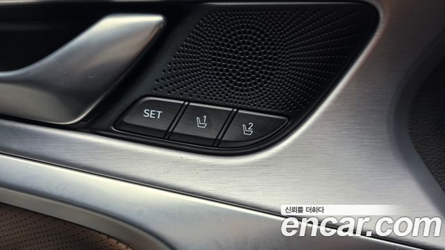 Genesis G70 2020 — photo 34