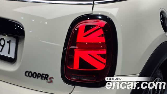 Mini Cooper 2023 — photo 9