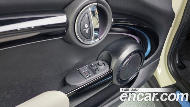 Mini Cooper 2023 — photo 16