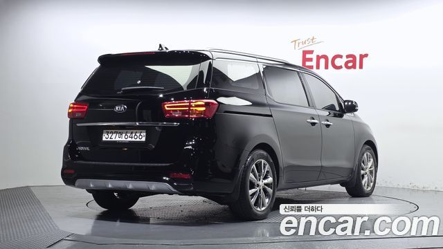Kia Canival 2020 — photo 2