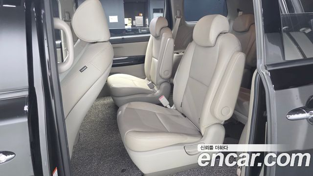 Kia Canival 2020 — photo 17