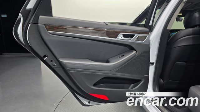 Genesis G80 2017 — photo 15