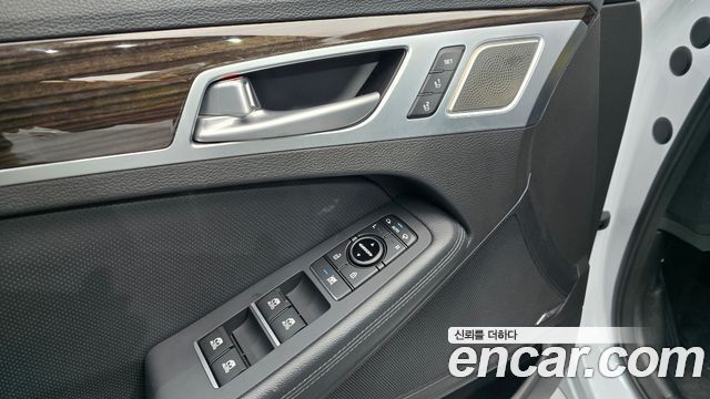 Genesis G80 2017 — photo 32