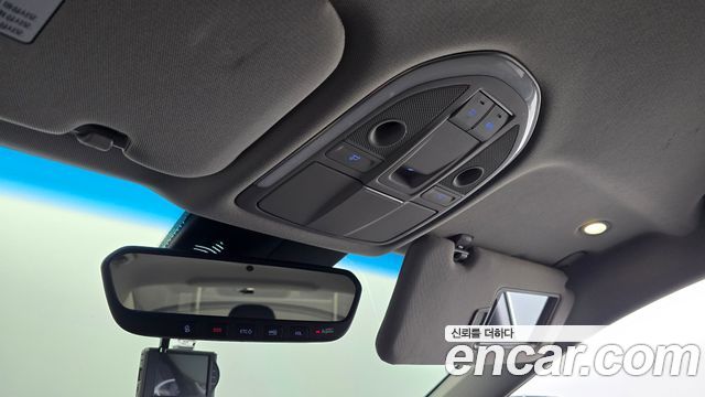Genesis G80 2017 — photo 34