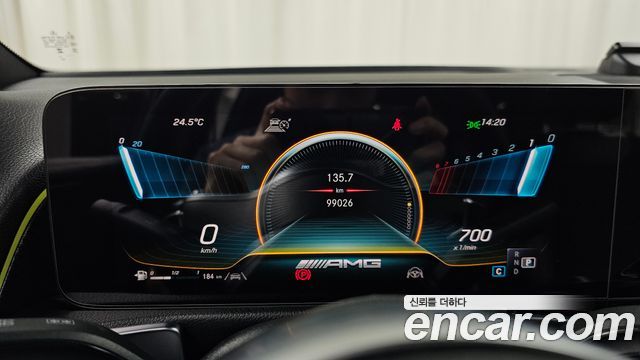 Mercedes-Benz GLB-Class 2021 — photo 11