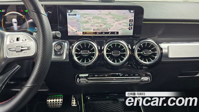 Mercedes-Benz GLB-Class 2021 — photo 18
