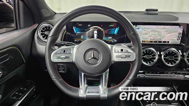 Mercedes-Benz GLB-Class 2021 — photo 19