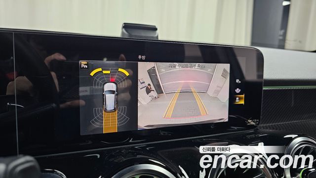 Mercedes-Benz GLB-Class 2021 — photo 20