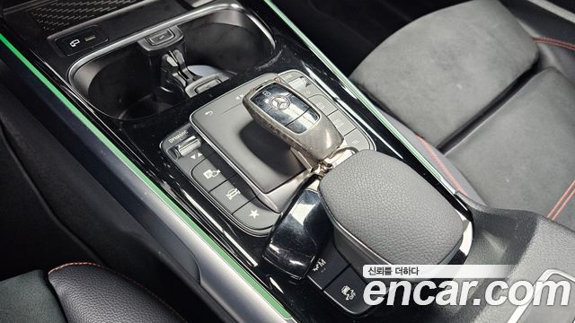Mercedes-Benz GLB-Class 2021 — photo 23