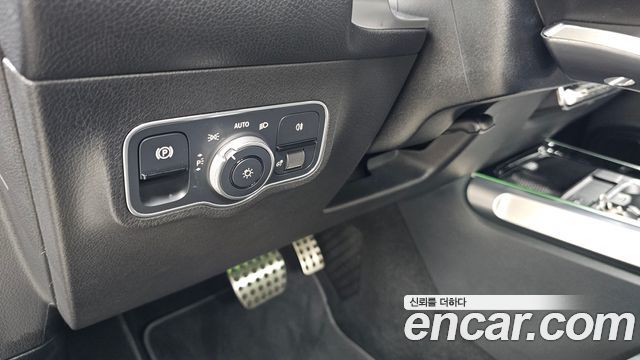 Mercedes-Benz GLB-Class 2021 — photo 26