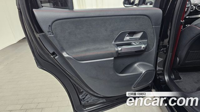 Mercedes-Benz GLB-Class 2021 — photo 15