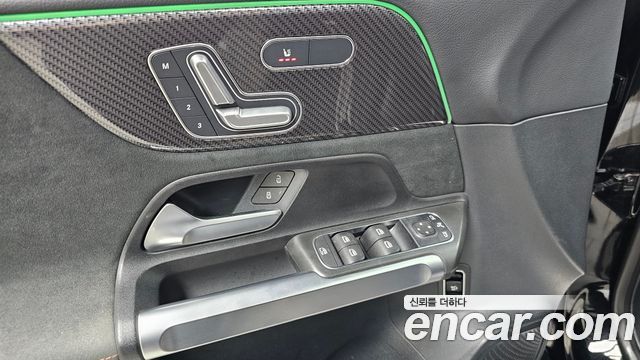Mercedes-Benz GLB-Class 2021 — photo 28