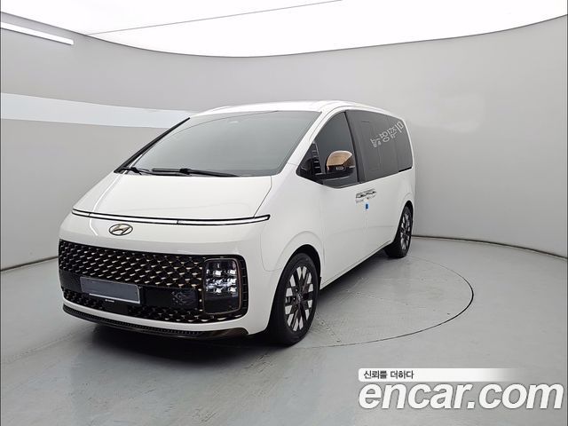 Hyundai Staria 2023 — photo 1